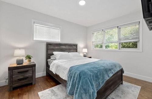 Lacey House | Hidden Gem in Lacey!