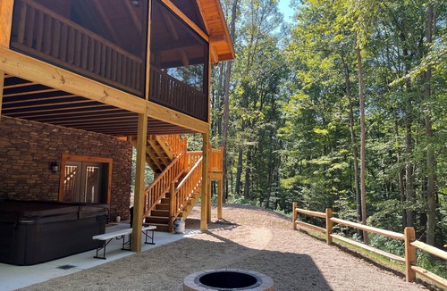 Logan Cabin | "Hidden Pleasures" - "Hidden away in beautiful Hocking Hills"