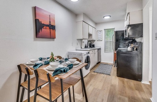 Hyde Park Apartment | Hideaway Studio - Austin