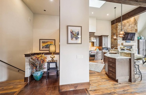 Peak 8 House | Highwoods Shock Hill Townhome-Steps Away From Gondola-Hot Tub.
