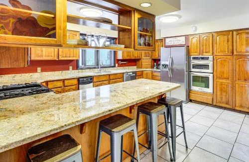 Spenard House | Hike, Ski & Soak! Spacious Anchorage Getaway
