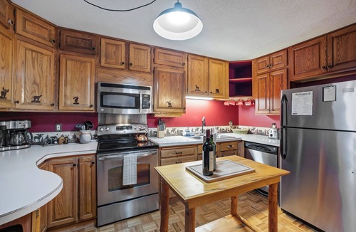 Cascade-Chipita Park Cabin | Hikers Hideaway | Foosball & Darts | Pet Friendly
