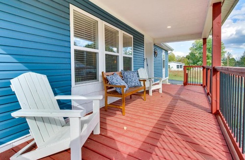 Hillsboro House | Hillsboro Hideaway w/Private Hot Tub & Bunkhouse!
