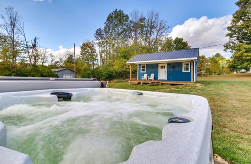 Hillsboro House | Hillsboro Hideaway w/Private Hot Tub & Bunkhouse!