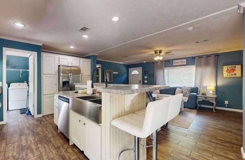 Clarkesville House | Hillside Manor Cabin