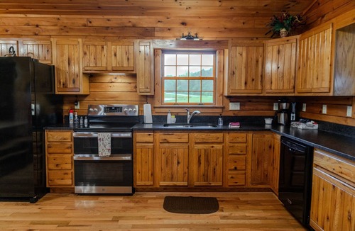 Logan Cabin | Hillside spacious Lodge in the Heart of Hocking