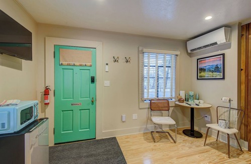 Boone Hotel | Historic Blue Ridge Tourist Court - Bunkbed