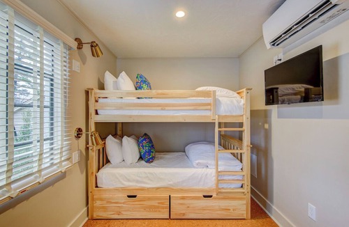 Boone Hotel | Historic Blue Ridge Tourist Court - Bunkbed