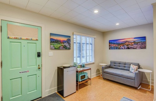 Boone Hotel | Historic Blue Ridge Tourist Court - Queen Plus