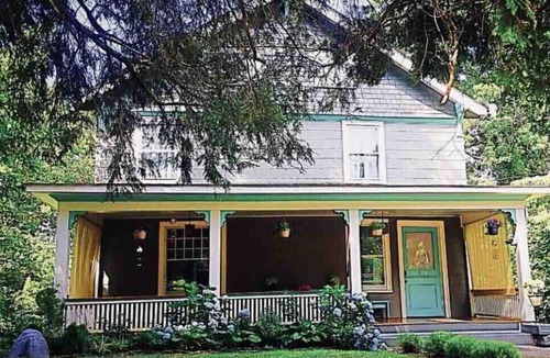 Historic Montford House | Historic home located in Montford half a mile to town ~ Magical stay (Sleeps 10)