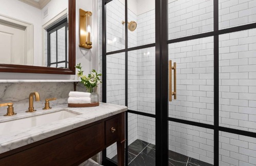 Leesburg's Old and Historic District Hotel | Historic Leesburg Stay w/Bunkbeds + Sauna