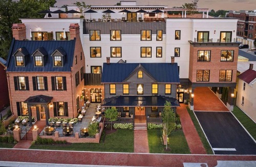 Leesburg's Old and Historic District Hotel | Historic Leesburg Stay w/Bunkbeds + Sauna