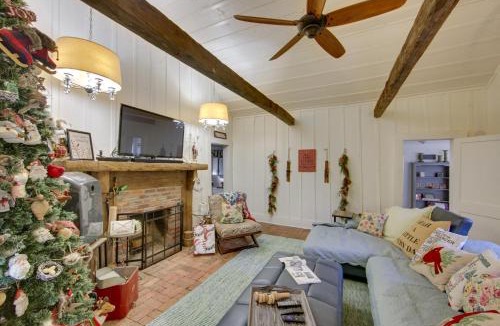 Marshall House | Historic Marshall Log Cabin Less Than 1 Mi to Dtwn!