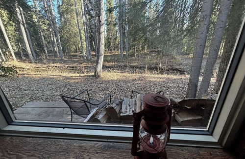 Mentasta Lake Cabin | Historical Cozy Off-Grid Cabin with Creekside Sauna near Log Cabin Creek, Tok Alaska