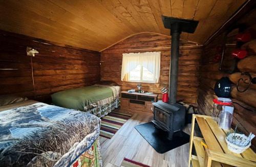 Mentasta Lake House | Historical Cozy Off-Grid Cabin with Creekside Sauna near Log Cabin Creek, Tok Alaska