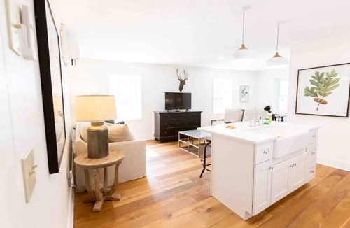 Blowing Rock Apartment | Historical Hotel, Main Street Blowing Rock
