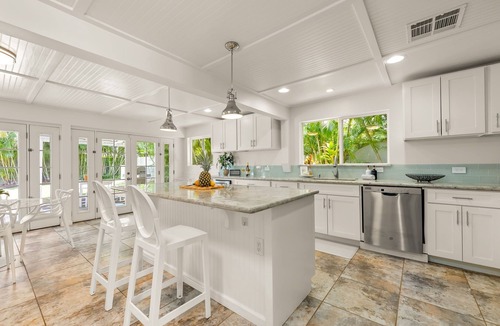 Kahala House | Ho'okipa Villa: Historic Home+Guest Cottage in Kahala near the Beach w/Pool & AC