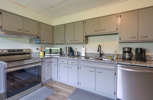 Logan Cottage | Hocking Cottage: 3 BR 2 BA for 6 w/Hot tub, Arcades, Fire pit, Wifi on 10 acres