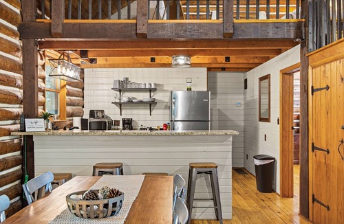 Logan Cabin | Hocking Hills Secluded Cabin Hot Tub Fireplace