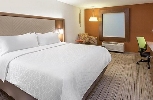 Manitou Springs Hotel | Holiday Inn Express & Suites - Manitou Springs by IHG