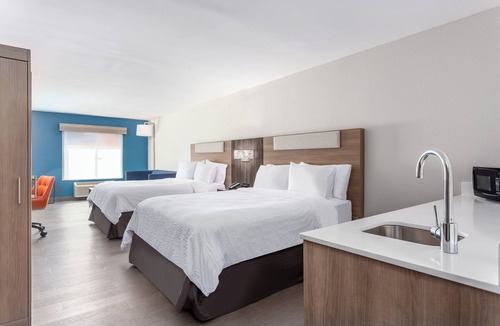 Lancaster Hotel | Holiday Inn Express & Suites Lancaster by IHG