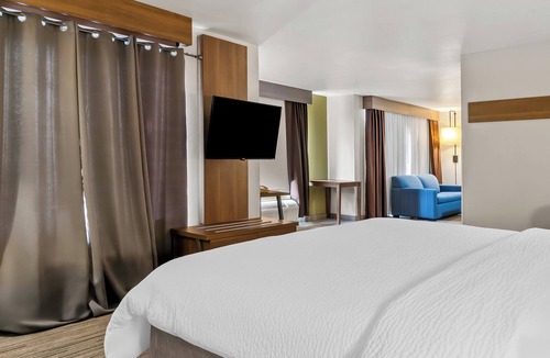 Marion Hotel | Holiday Inn Express & Suites Marion by IHG