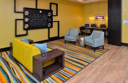 Sweetbriar Hotel | Holiday Inn Express & Suites Austin South by IHG