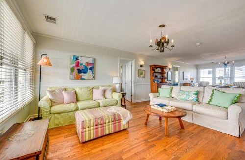 Ocean Isle Beach House | Home on Ocean Isle Beach w/Catwalk & Deck