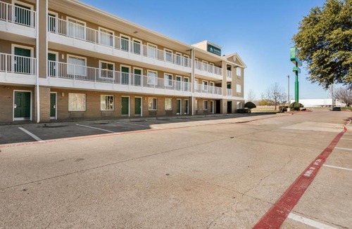Mesquite Hotel | HomeTowne Studios by Red Roof Dallas - Mesquite