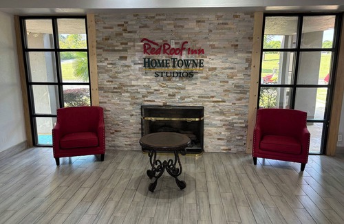 Lake Purdy Hotel | HomeTowne Studios By Red Roof Birmingham