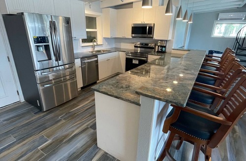 Homosassa House | Homosassa River Camp - Waterfront Retreat on the Main River