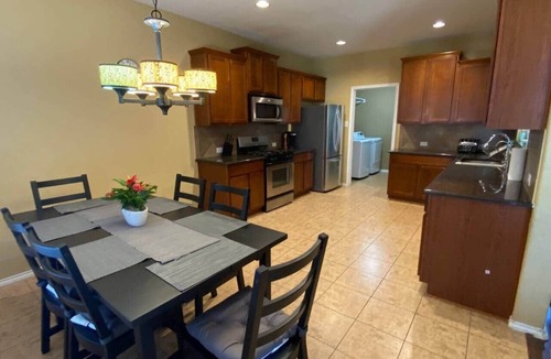 Round Rock House | Host Fav- Upscale Home 6 Beds + Sleeper Great Area
