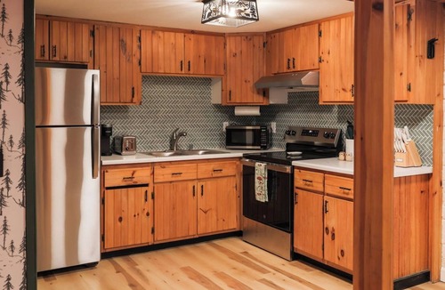 Conway House | Hot Tub|Fire Pit|Game Rm|Fire Pl|1Acre wooded lot