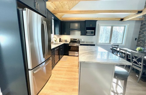 Bartlett House | Hot Tub, Fire Pit, Sports Club, EV Charger