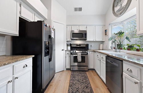 Cedar Park House | Hot Tub Oasis near Austin Big Yard Deck 3BR