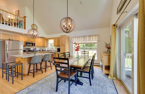 Conway House | Hot Tub & Private Beach Access! North Conway Home