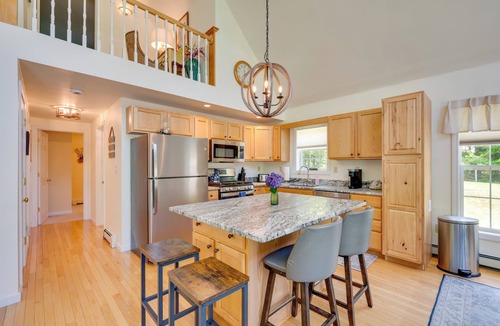 Conway House | Hot Tub & Private Beach Access! North Conway Home