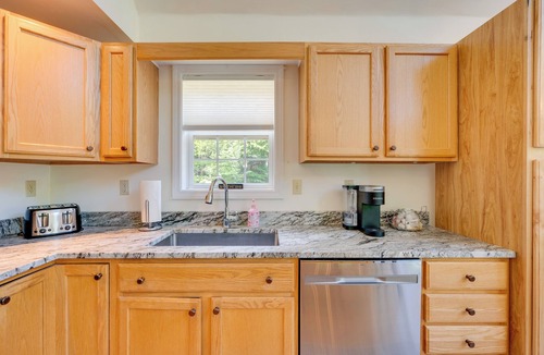 Conway House | Hot Tub & Private Beach Access! North Conway Home