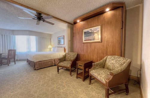 Mount Crested Butte Hotel | Hotel Suite with Kitchenette, Great on Mountain Location, Indoor/Outdoor Pool