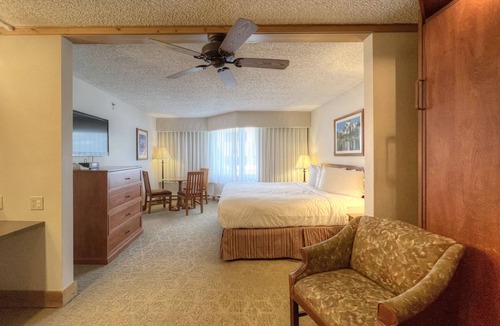 Mount Crested Butte Hotel | Hotel Suite with Kitchenette, Great on Mountain Location, Indoor/Outdoor Pool