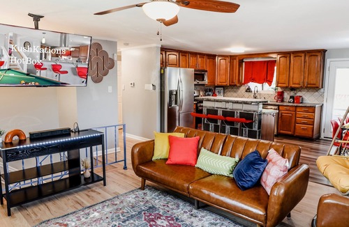 Northglenn House | HotTub Theater Arcade Gameroom Putt-Putt 420