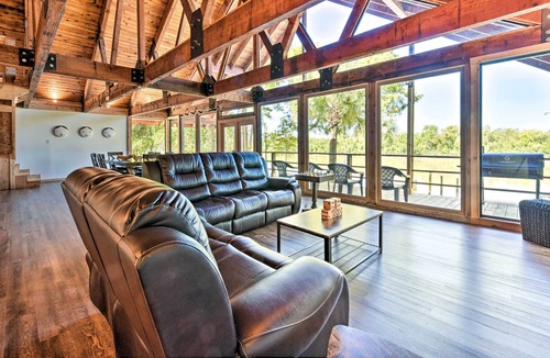 Barrett House | Houston Riverfront Cabin w/ Private Beach & Dock!