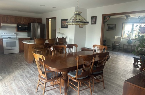Palmyra House | Hubs Hideaway - a warm inviting 3 bedroom, 2 bath home. Recently renovated!
