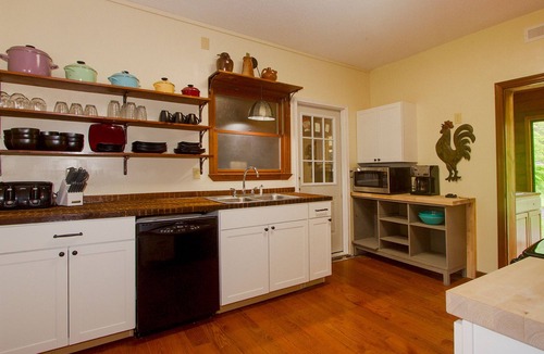 Swannanoa House | Huge 180-yr-old Farmhouse. All new amenities. 1 acre. Close to town.