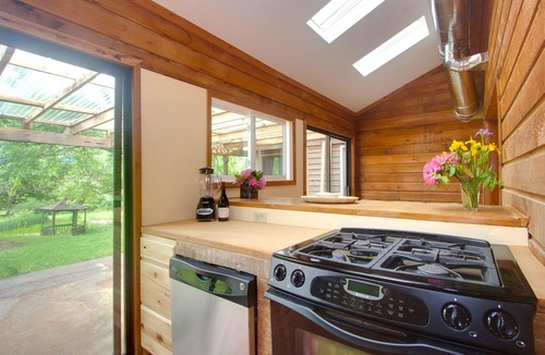 Swannanoa House | Huge 180-yr-old Farmhouse. All new amenities. 1 acre. Close to town.