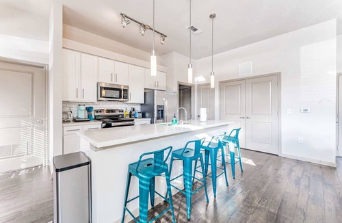 Montopolis Apartment | Huge 2BR suite close to Downtown w/fast WiFi