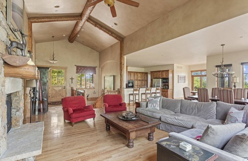 Cordillera House | Huge Dog friendly Home with Stunning Views & Hot Tub - 4 Bedrooms