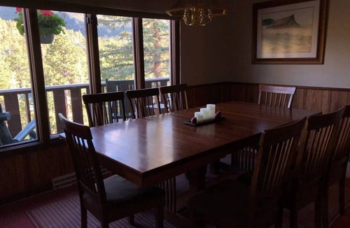 Carriage Hills House | Hummingbird Treehouse