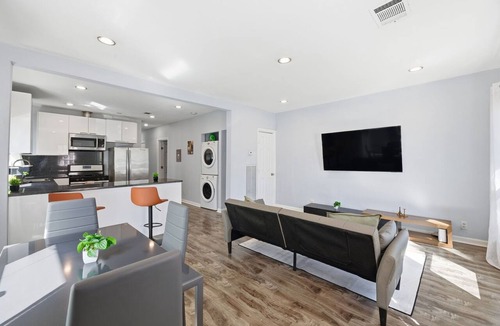 Hyde Park House | HydePark Stay UT Modern 2BR/1.5BA Yard & Parking