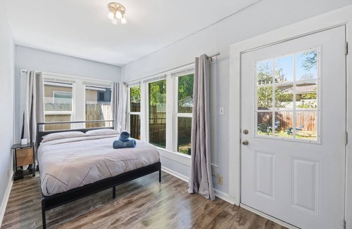 Hyde Park House | HydePark Stay UT Modern 2BR/1.5BA Yard & Parking